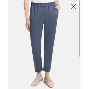 Theory Tapered Pull-On Pant in Tech Knit
